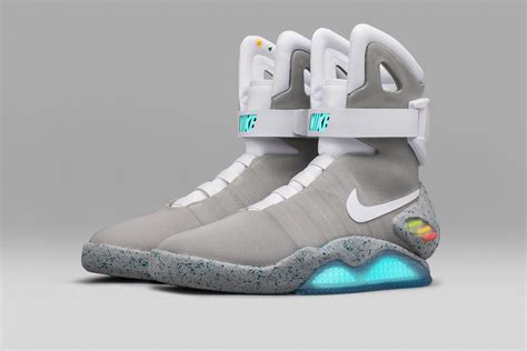 Nike Air Mags self lacing